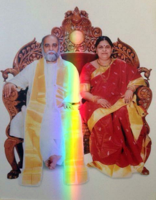 srimurthi-amma-bhagavan-fenomeno-arcobaleno